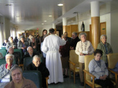 Administrao do sacramento da Santa Uno aos utentes do Lar e Centro de Dia